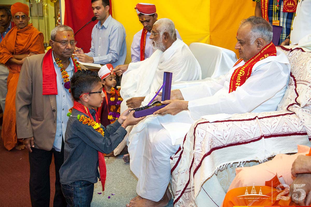 ©1987-2017 SKS Swaminarayan Temple East London